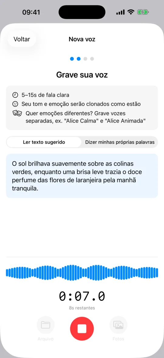 O ecrã Nova voz a gravar uma amostra curta, com forma de onda em direto e cronómetro.